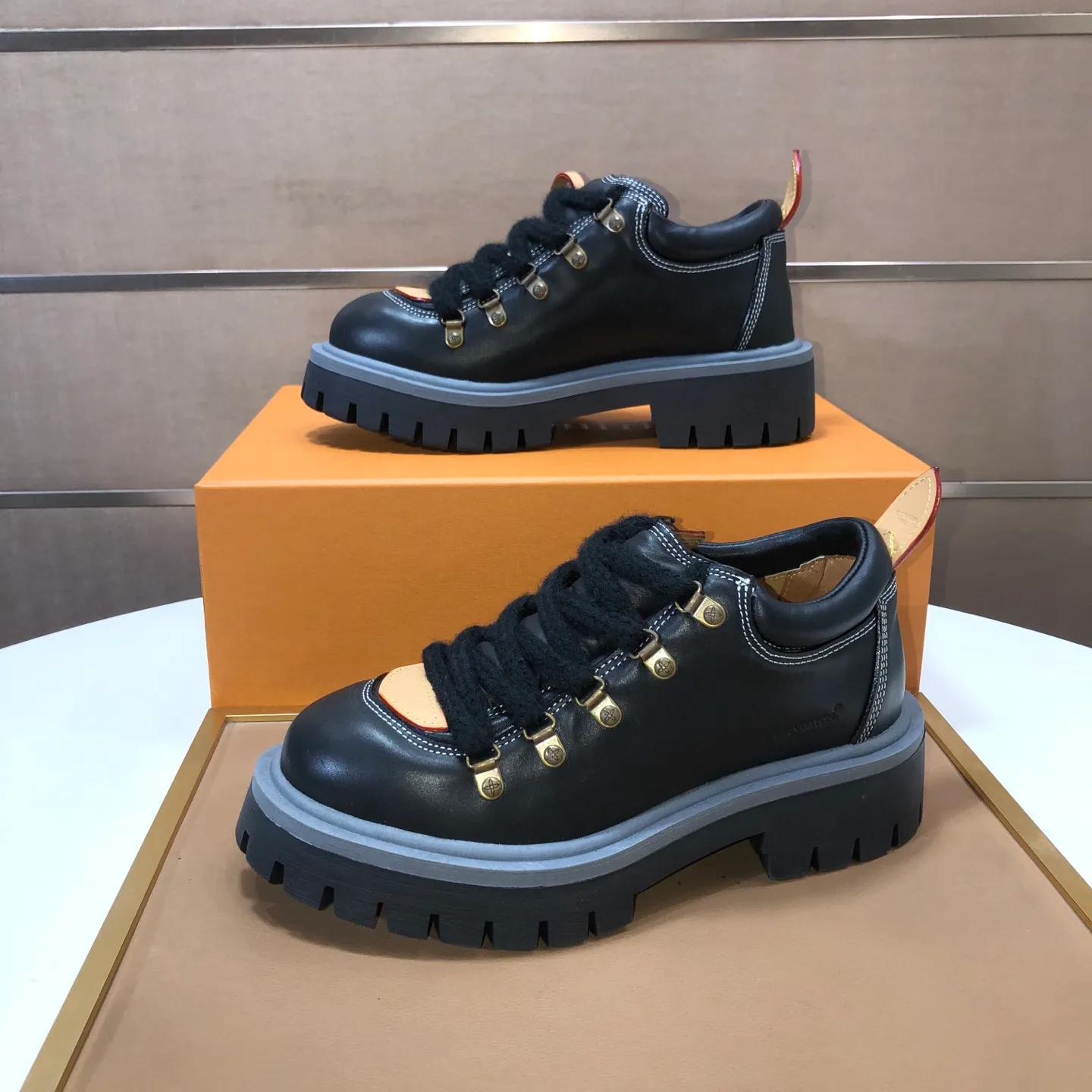 Men's shoes 💰660💰 LV Louis Vuitton 2025 autumn and winter new couple's new style, the original version is developed one to one, retro fashion, handsome and cool mountaineering derby shoes are out of stock 👍 💎 Material: imported first-layer cowhide 💎 Lining: imported lambskin 💎 Outsole: original molded TR non-slip sole 💎 Bottom height: 3.5cm 💎 Shoe size: 35-45 for both men and women